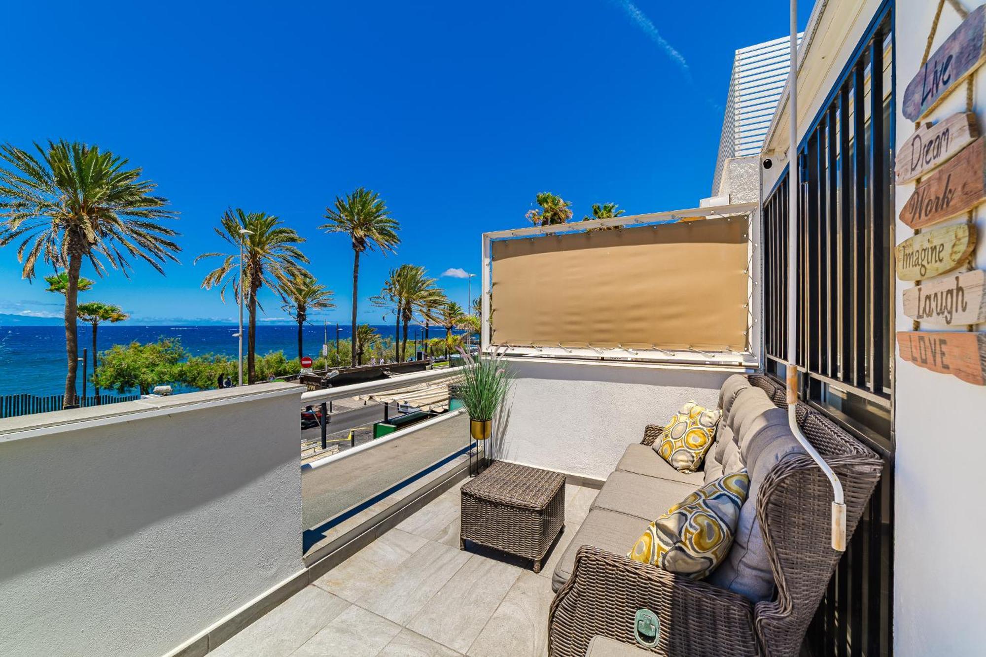 Front Of A Beach Aircon Las Americas Costa Adeje Playa de las Americas (Tenerife) Exterior foto